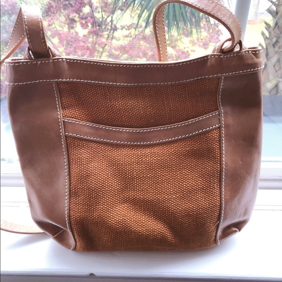 Like new condition Tommy Bahama Leather& Linen Shoulder Bag - Picture 2 of 5